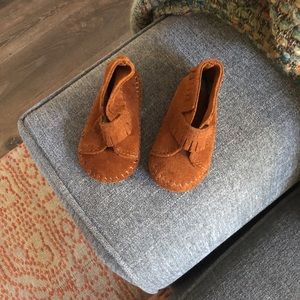 Baby Minnetonka shoes. Never been worn !